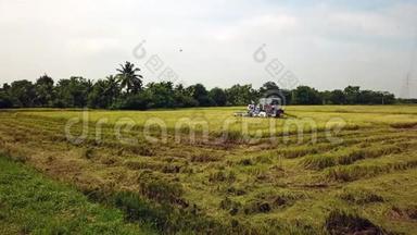 收割机水稻场地面跟踪